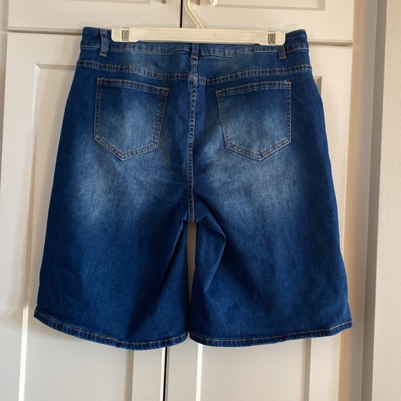 Ladies Jean Shorts - Picture 5 of 5
